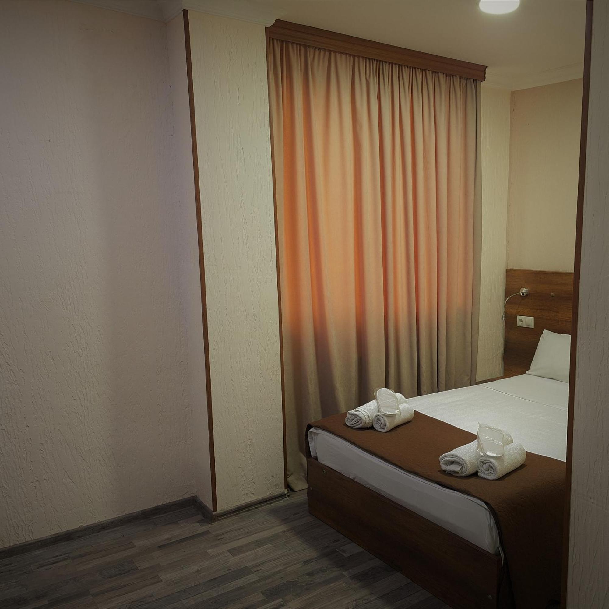 Hotel Georgian Кутаиси Екстериор снимка