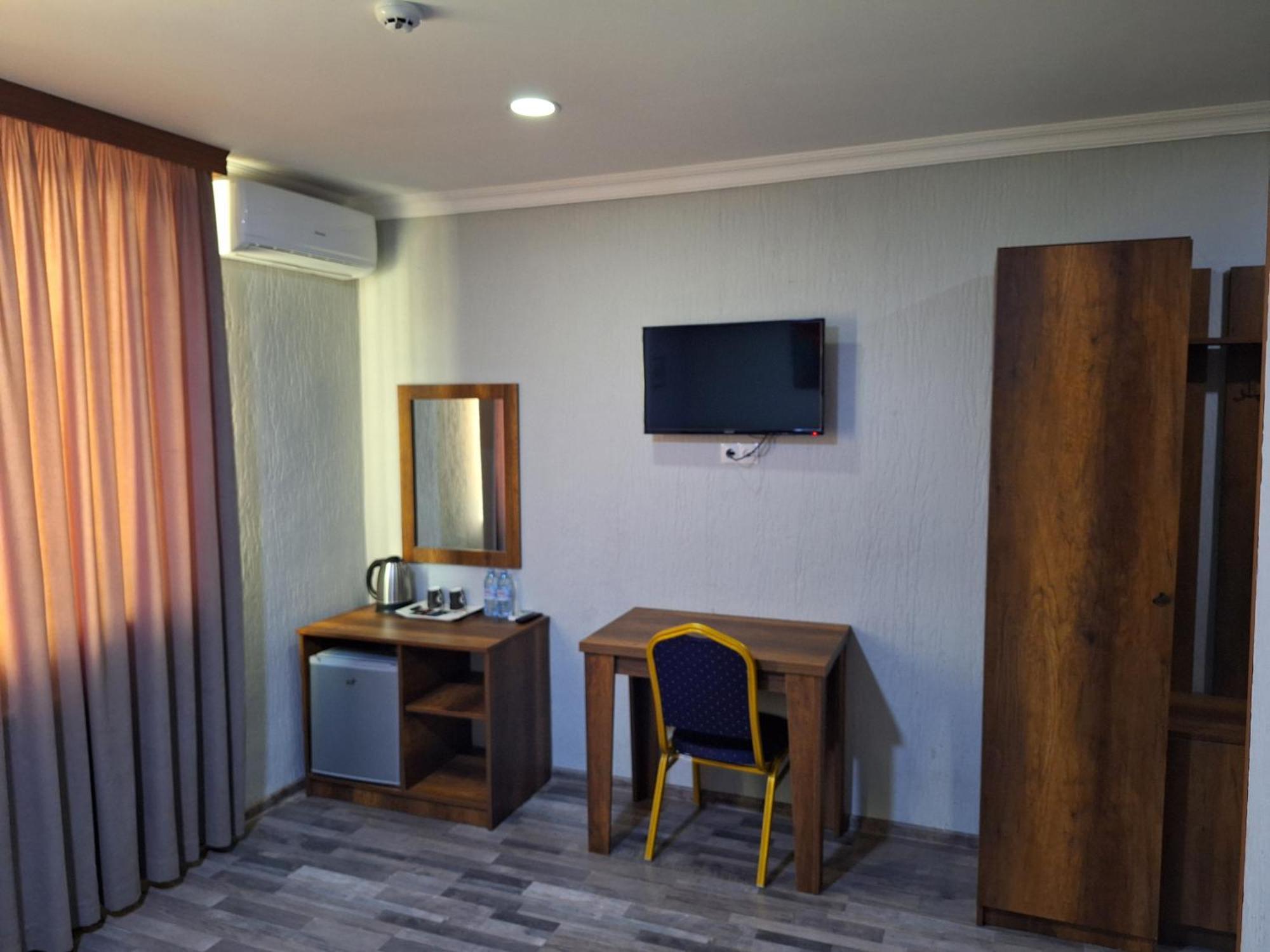 Hotel Georgian Кутаиси Екстериор снимка