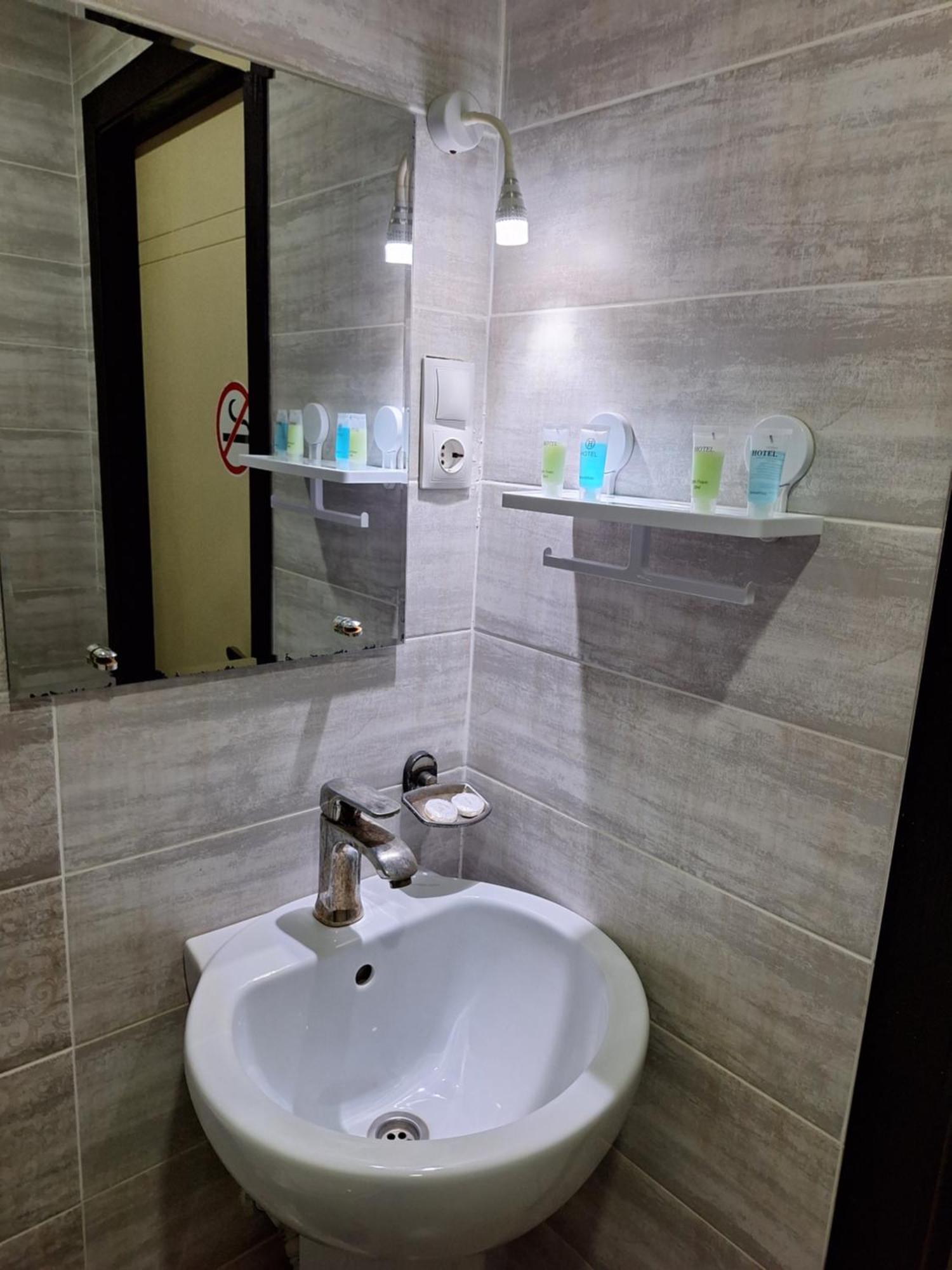 Hotel Georgian Кутаиси Екстериор снимка