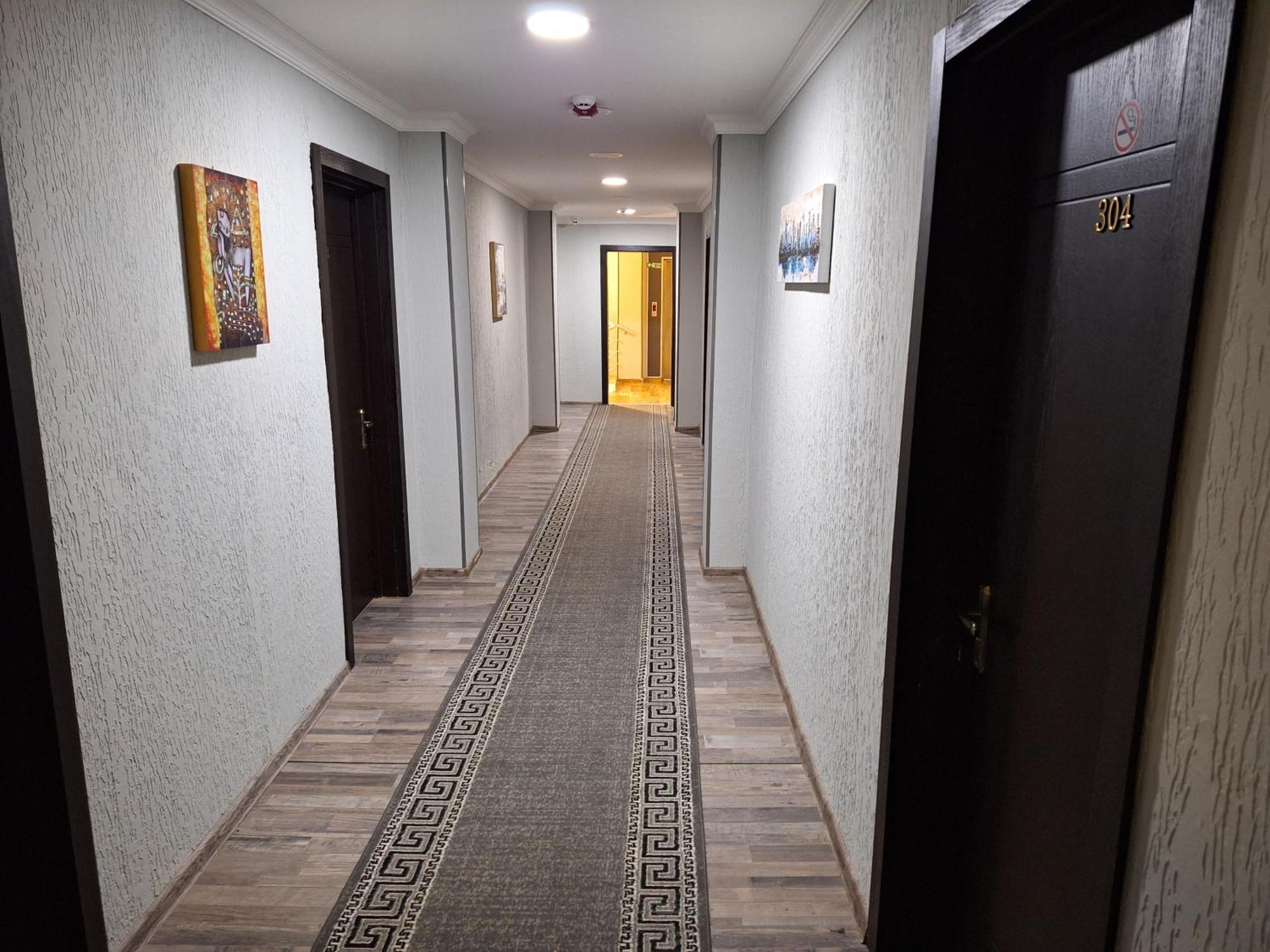 Hotel Georgian Кутаиси Екстериор снимка