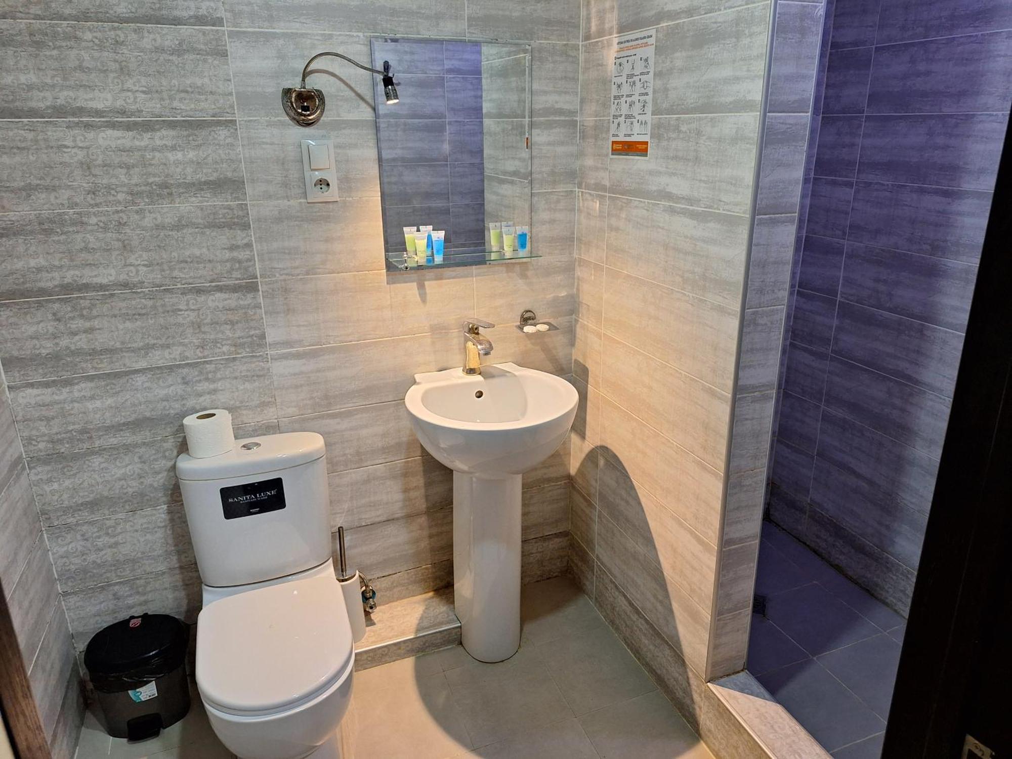 Hotel Georgian Кутаиси Екстериор снимка