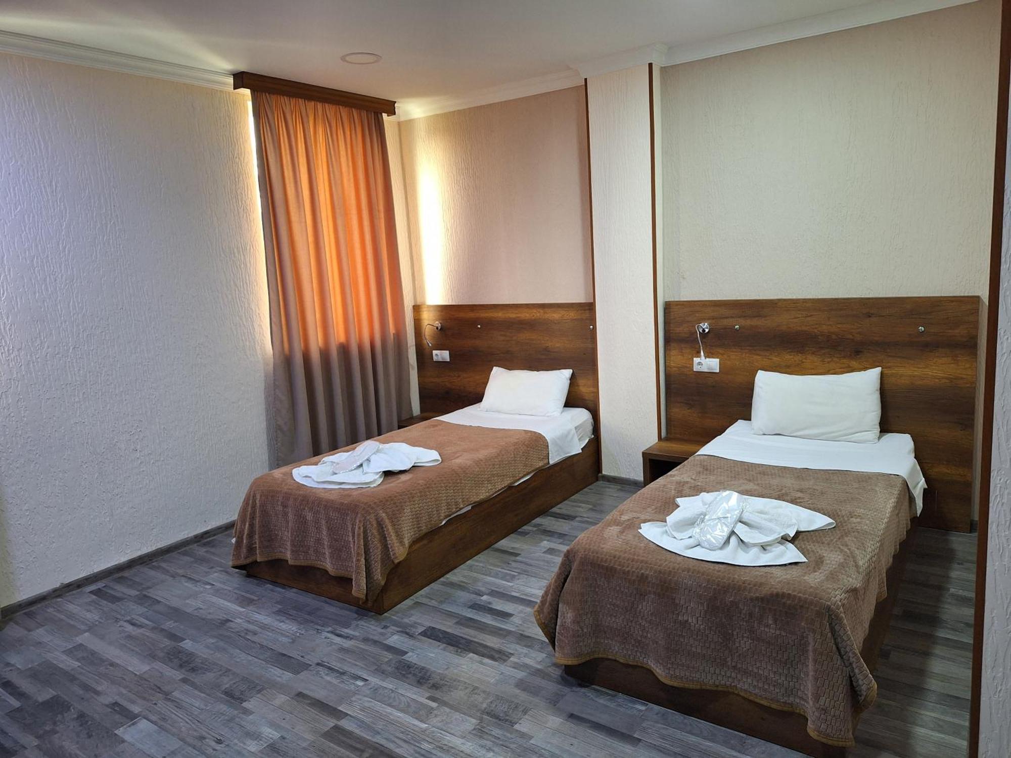 Hotel Georgian Кутаиси Екстериор снимка