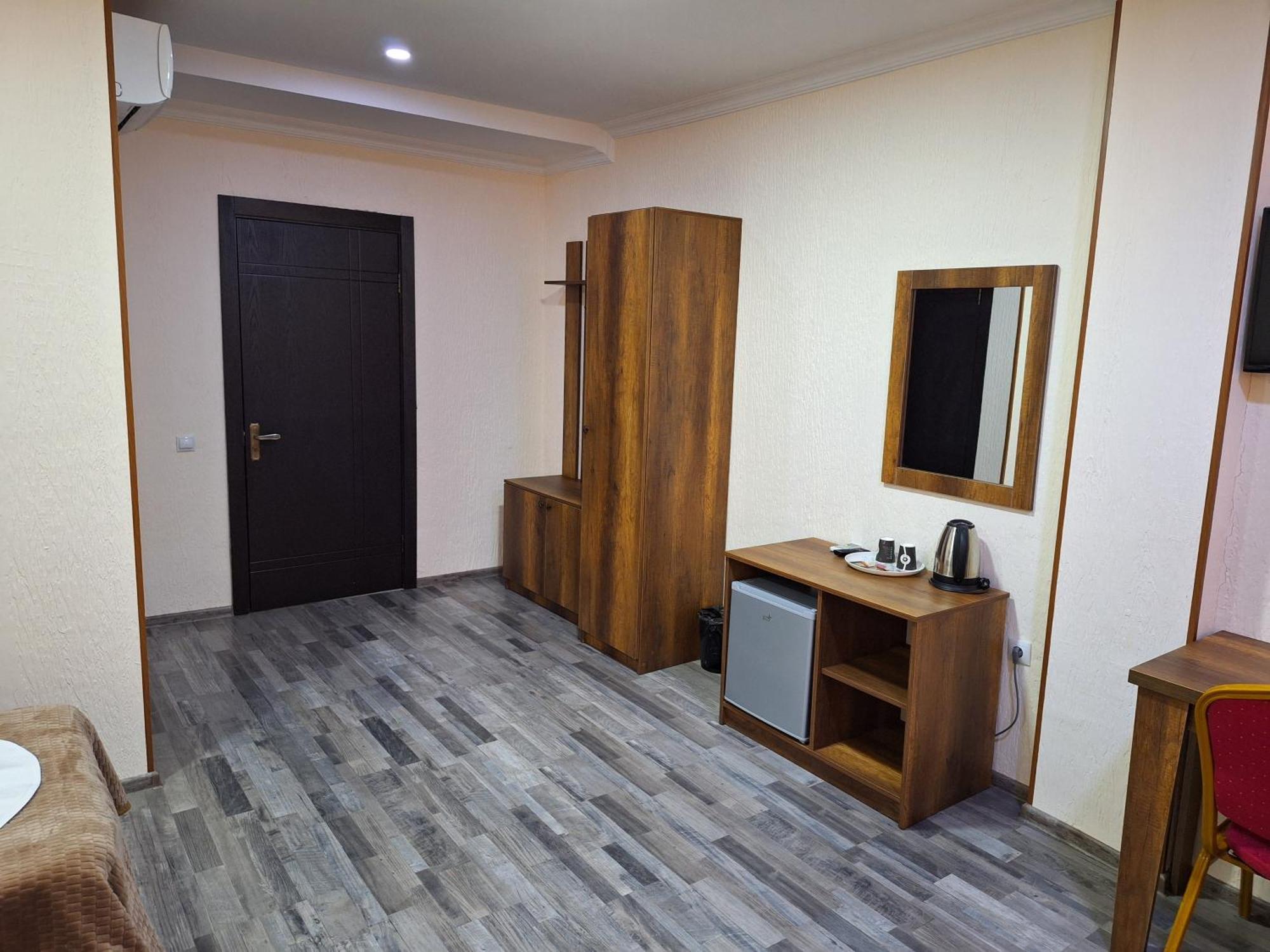 Hotel Georgian Кутаиси Екстериор снимка