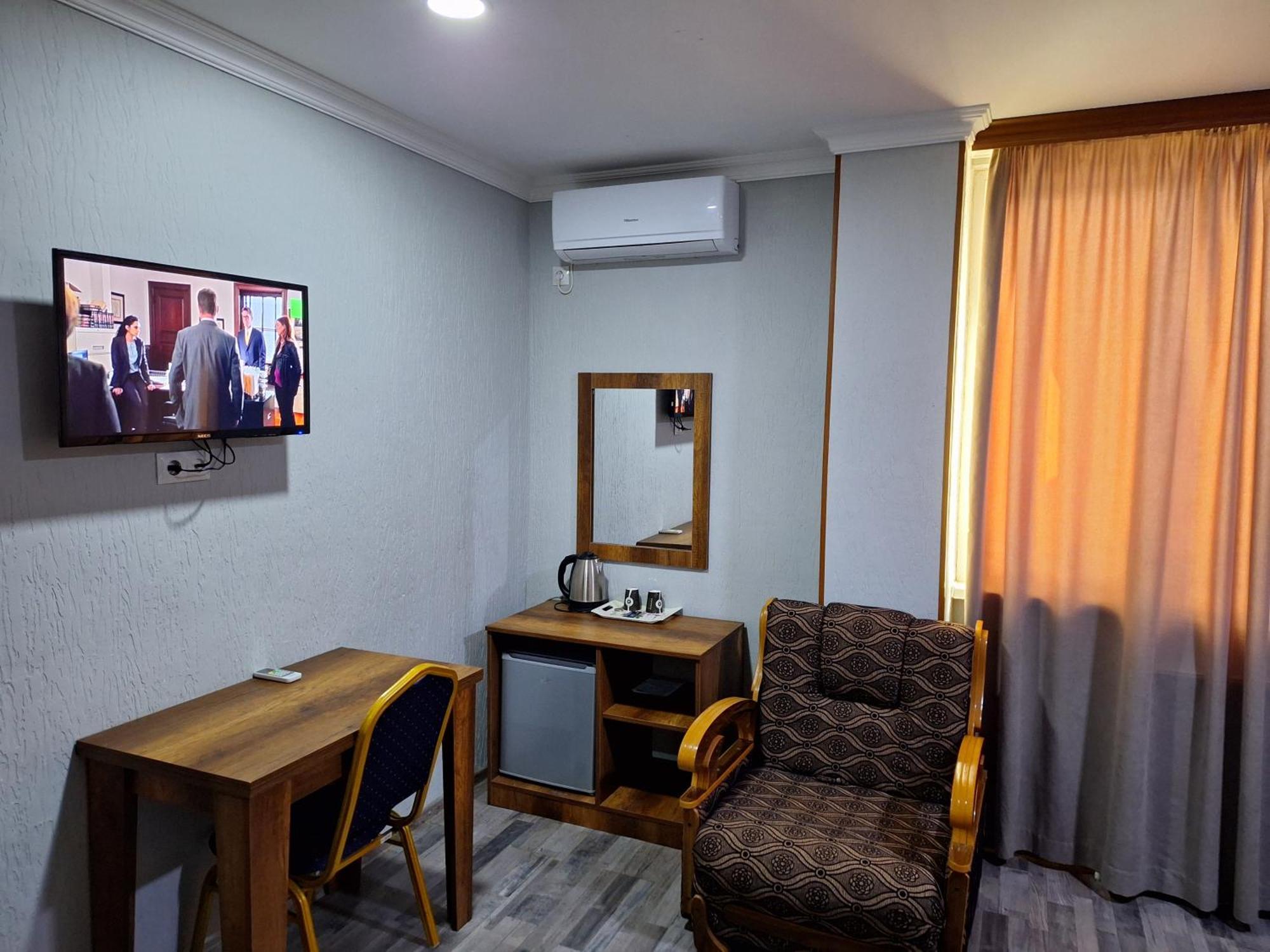 Hotel Georgian Кутаиси Екстериор снимка